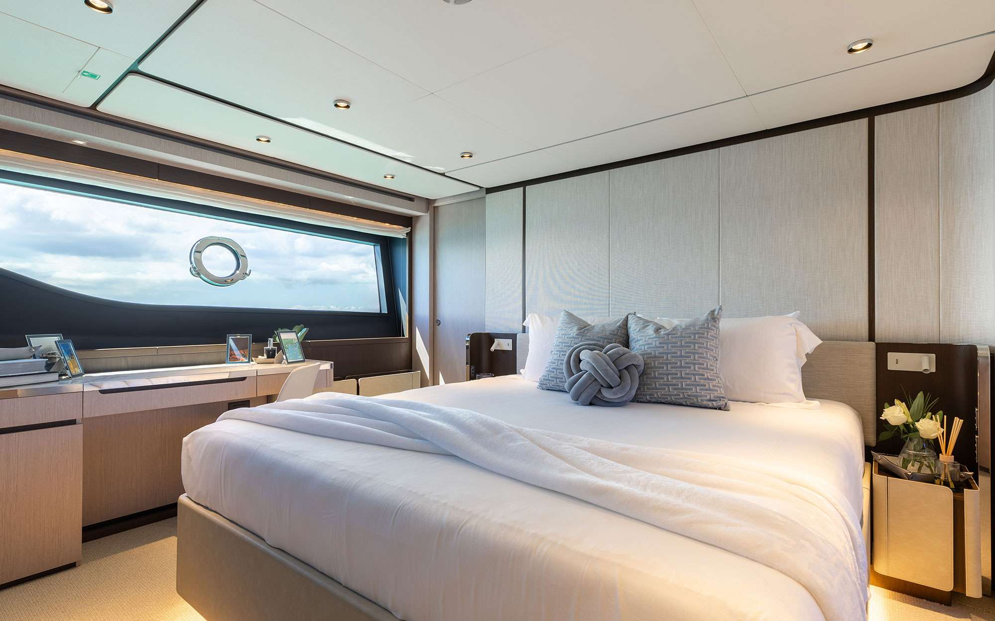 Yacht Photo 6